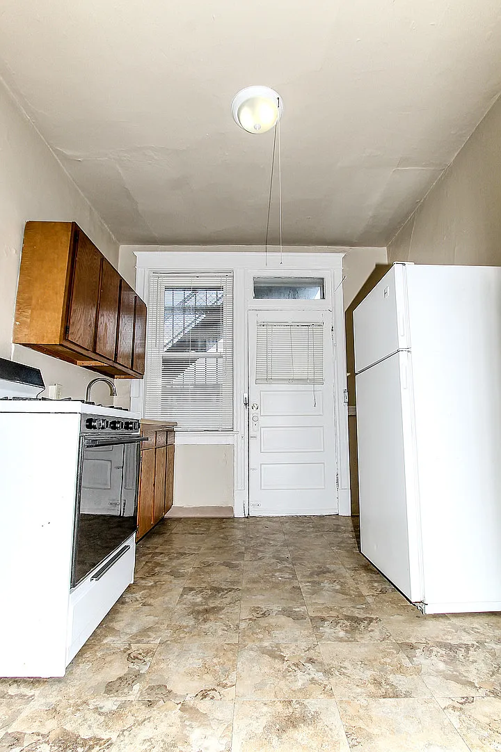 Introducing our newly rehabbed 2-bedroom apartment in the heart of St. Louis! Fall move in special. — Photo 3