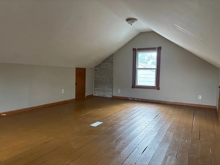 516 Wrexham Ave — Photo 19