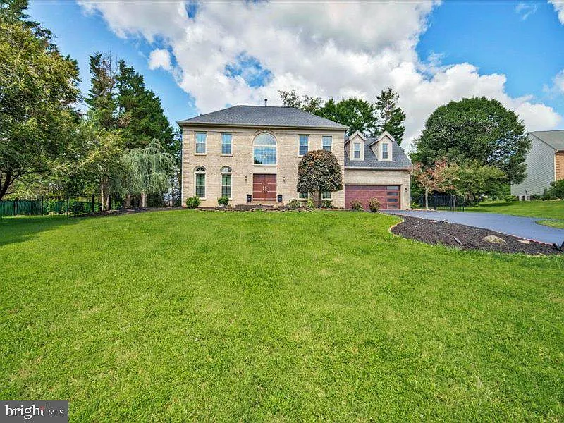 5 bed, 3.0 bath, 3764 sqft, $4,500 — Photo 1