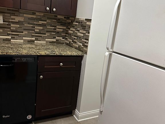 3rd image of 3710-311 N Pine Grove Ave #3710-311