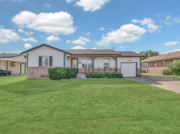 1308 Karen Dr, Altus, OK 73521