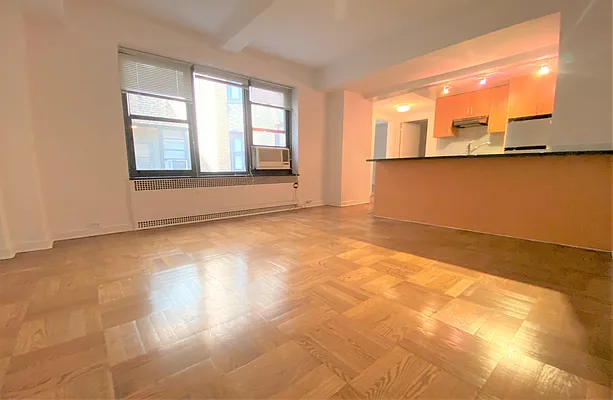 Rented by Manhattan Realty Group | media 9