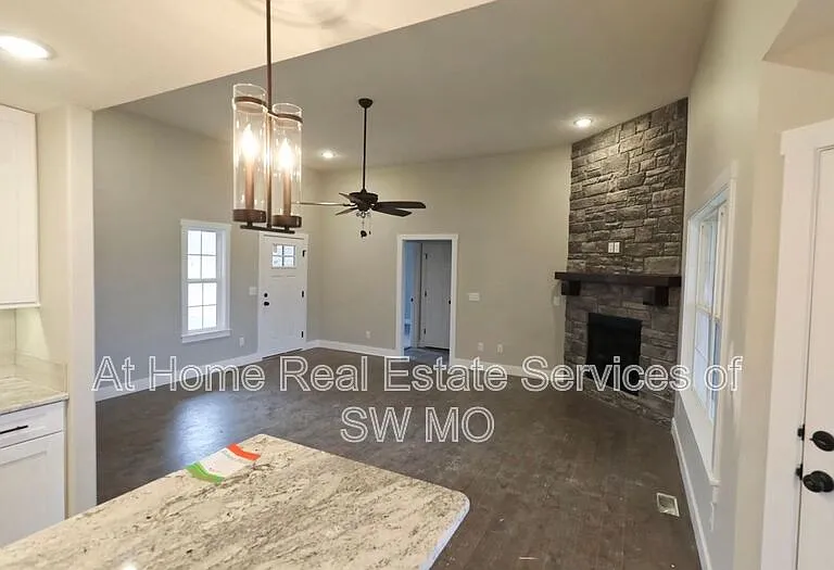 4526 Venice Ave — Photo 5