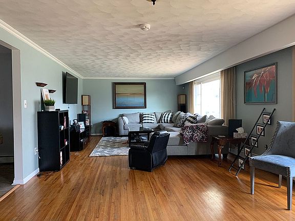 2nd image of 16 Willow Dr