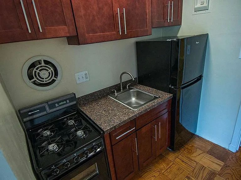 Dore Apartments — Photo 28