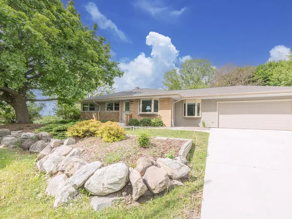 1401 S Westbrooke PARKWAY, New Berlin, WI 53146