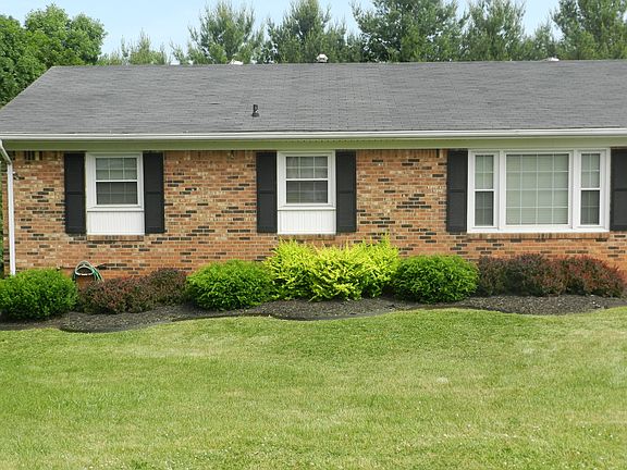 3rd image of 1032 Almond Dr