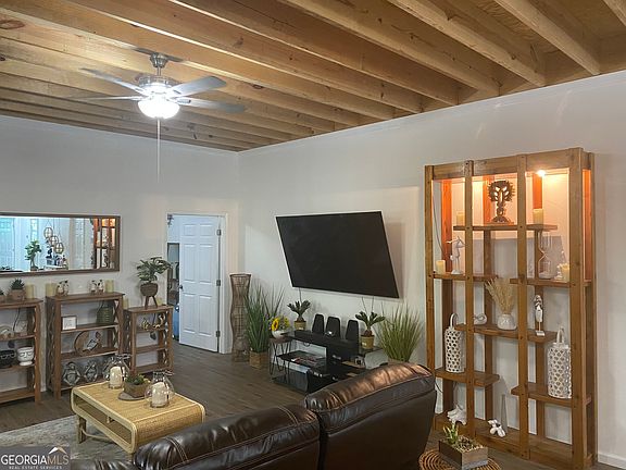 4th image of 200 Heath Rd