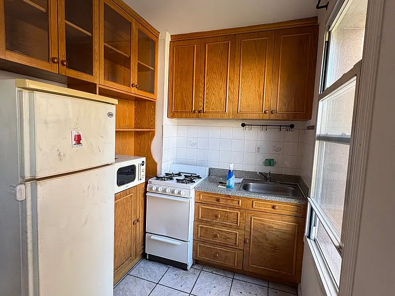 212 Kent St #3R — Photo 4