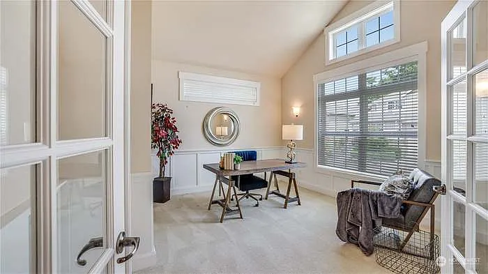 1215 N 27th Pl — Photo 18