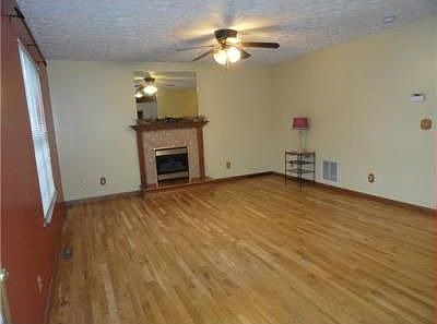 3rd image of 406 Mahoganywood Dr