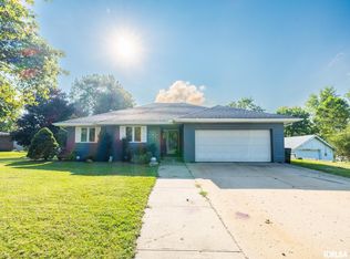 109 S Locust St, Delavan, IL 61734