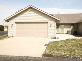 1090 Pinetree Ln, Galesburg, IL 61401