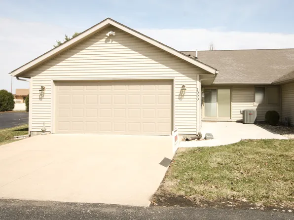 1090 Pinetree Ln, Galesburg, IL 61401