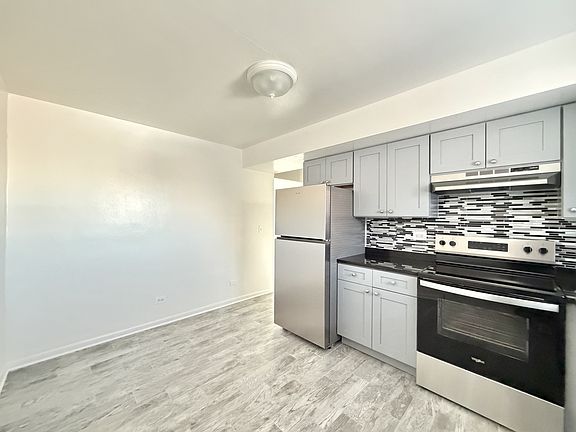 5th image of 1422 Carol St #B3