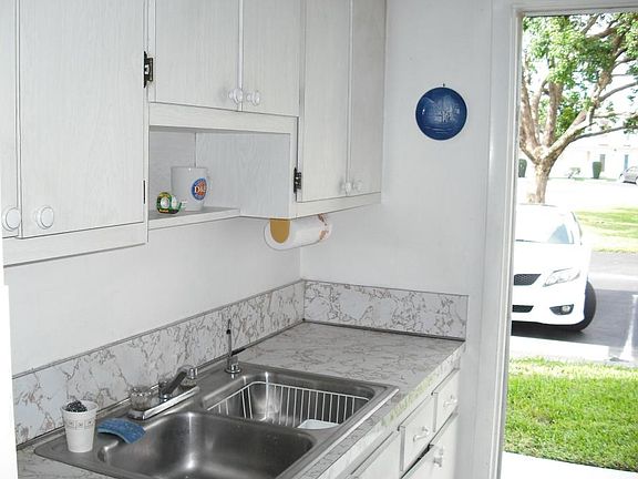 4th image of 1113 Lake Ter APT 102