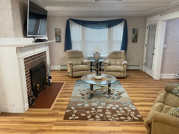 2nd image of 136 Russell St #1A