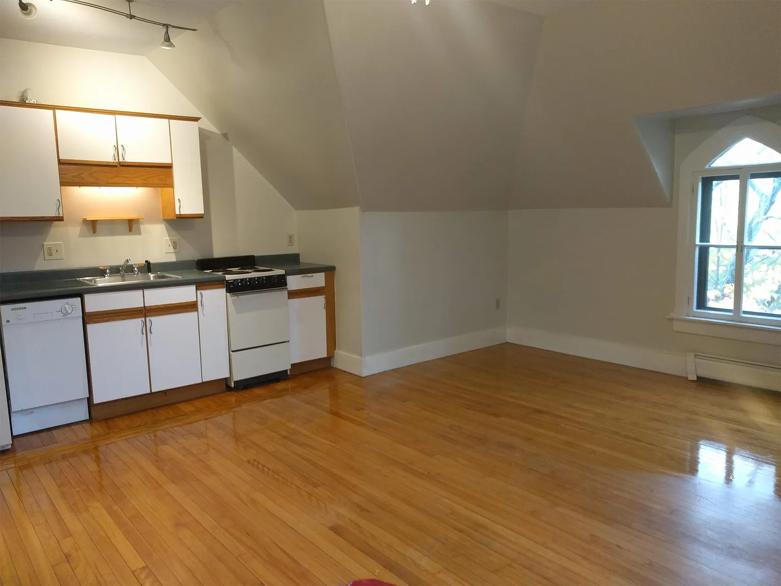 26 Deering Street - 7 — Photo 4
