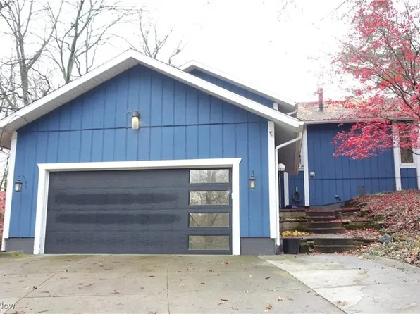 216 Lake Front Dr, Akron, OH 44319