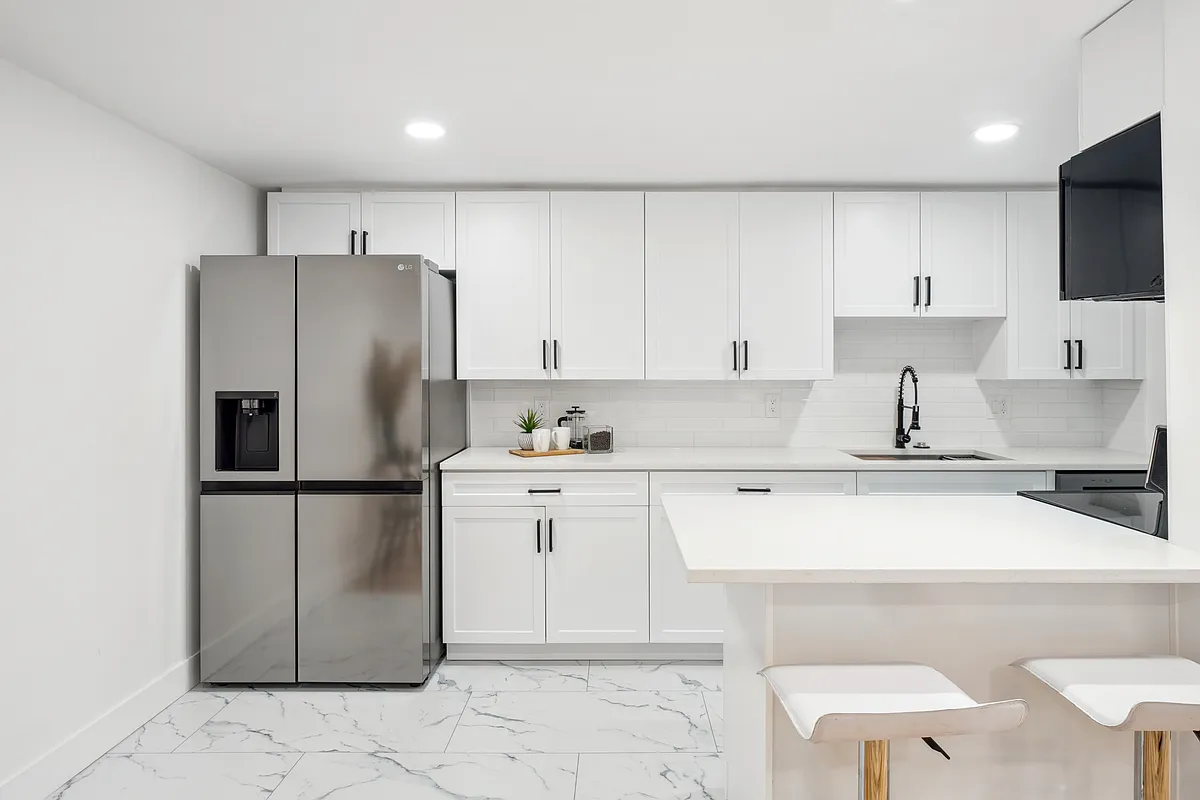 Building Photo - 252 N Pennsylvania St #103