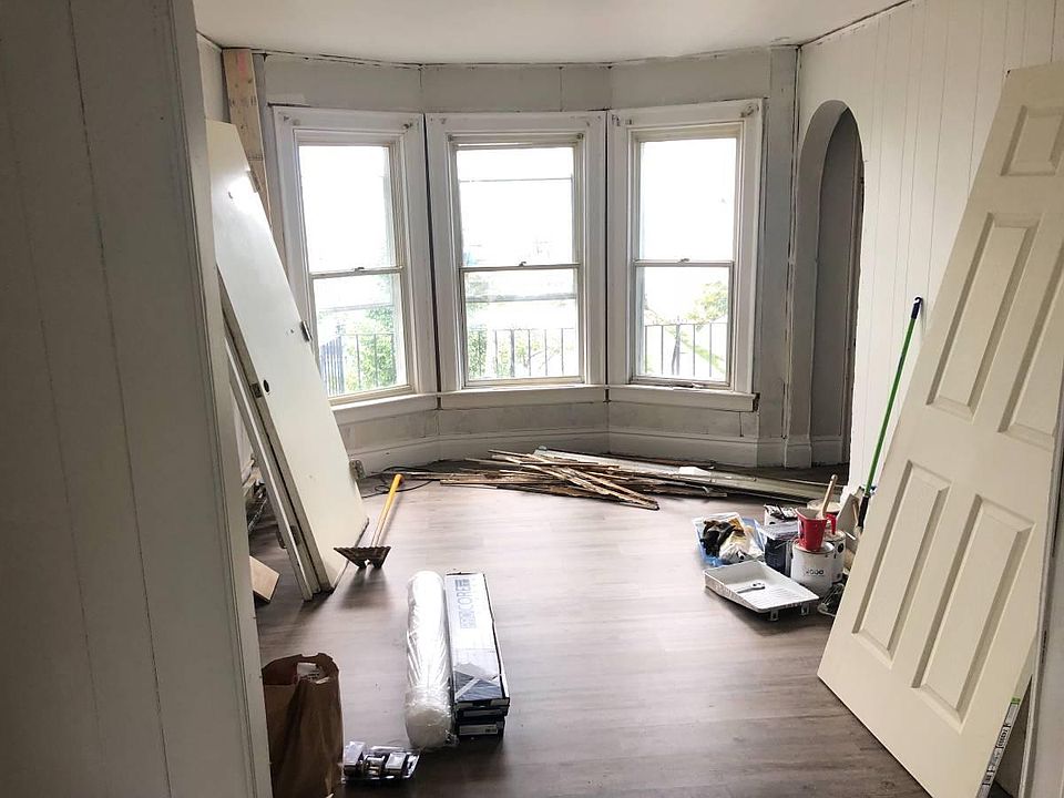 2nd image of 96 Bush St #2