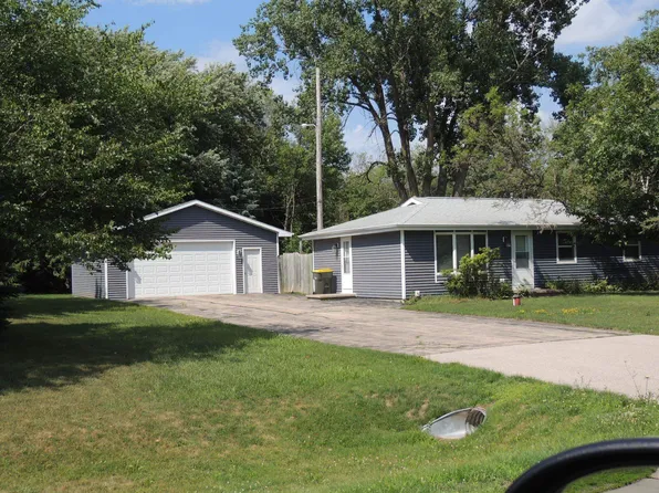 2828 Acorn Rd, Neenah, WI 54956