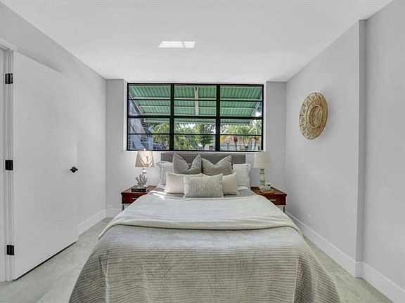 4th image of 400 SE 10th St #11B