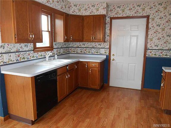 5th image of 59 Newberry Ln