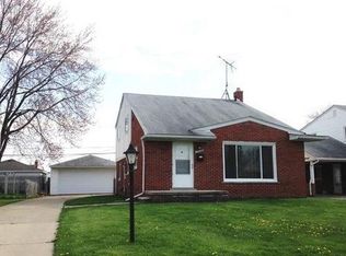 17850 Summer Ln S, Fraser, MI 48026