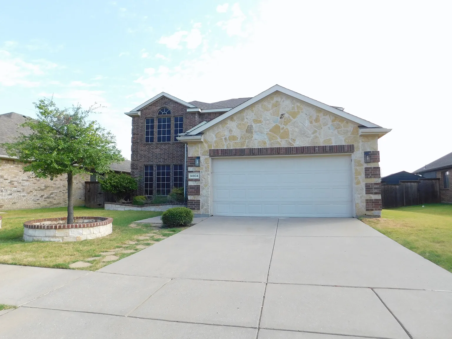 4 bed, 2.5 bath, 2908 sqft, $2,995 — Photo 2