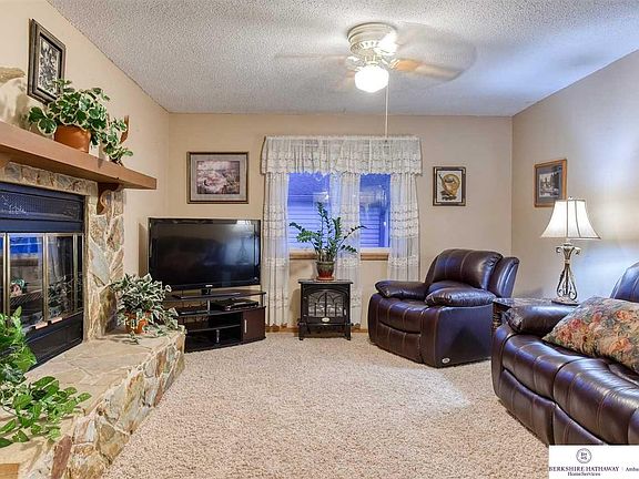 5th image of 207 Victor Ave
