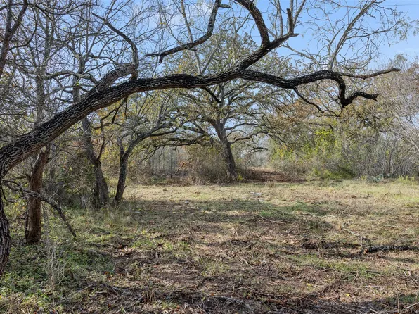 1088 Bugtussle Ln, Luling, TX 78648