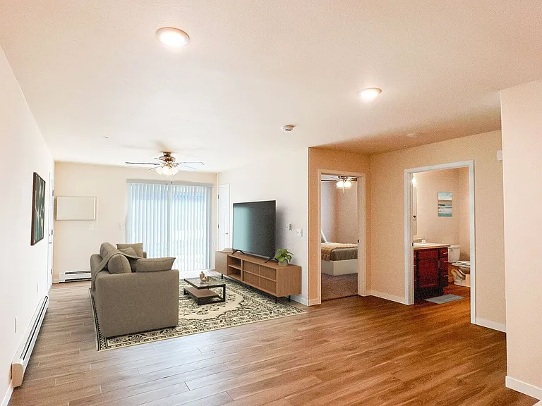 713 Caroline St — Photo 86