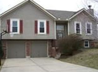 1105 W Pleasant Dr, Raymore, MO 64083