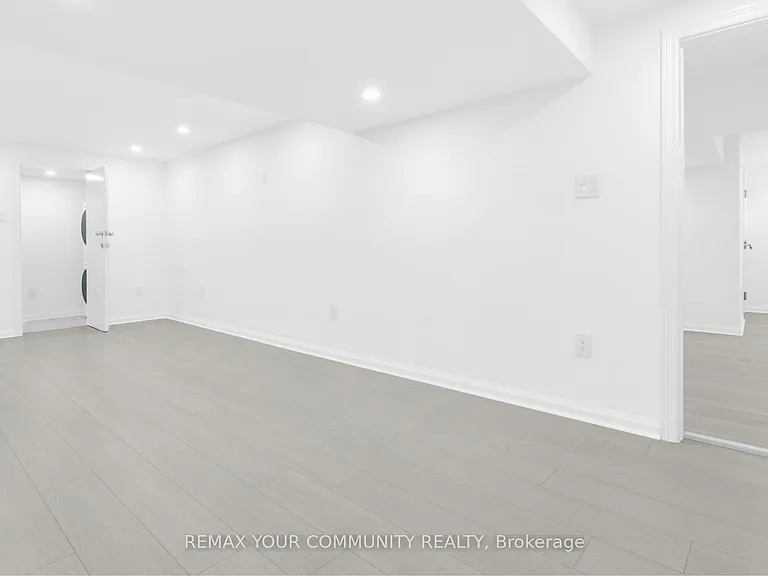 39 Veerland Dr #BASEMENT — Photo 10