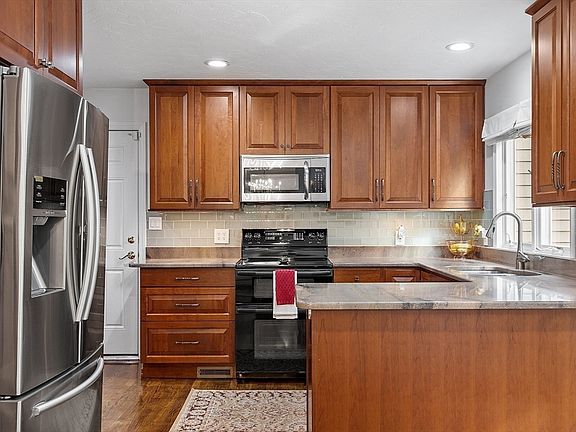 2nd image of 25 Pickman Dr #25