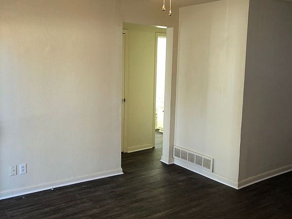 3rd image of 5905 Malvey Ave