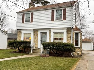 4817 N Woodruff Ave, Whitefish Bay, WI 53217