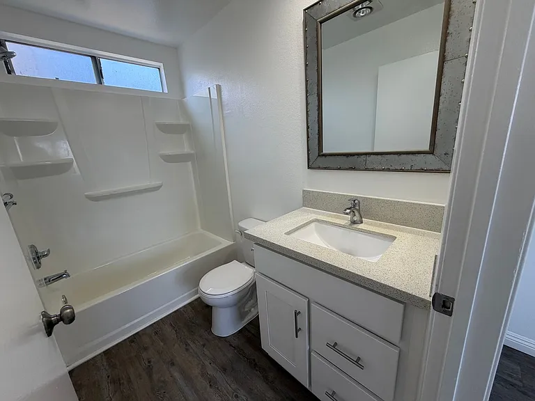 Midvale Los Angeles Apartments LLC — Photo 25