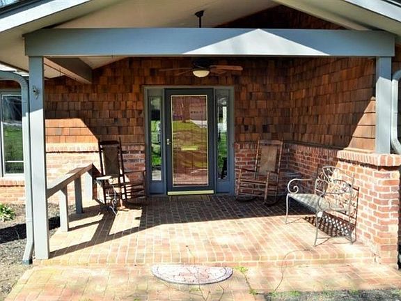 3rd image of 421 Lakeshore Dr