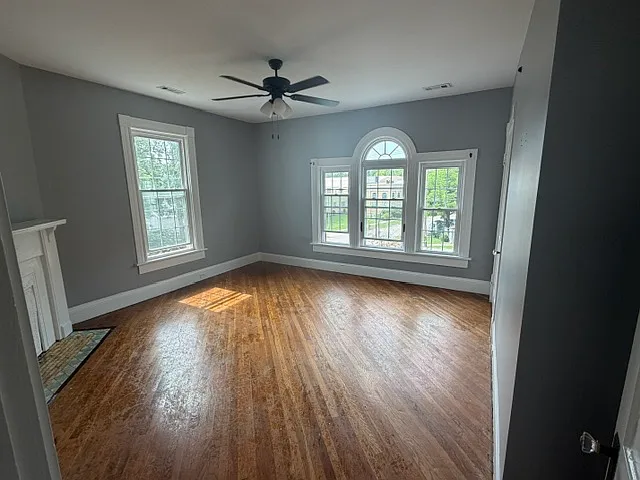 239 College St — Photo 3