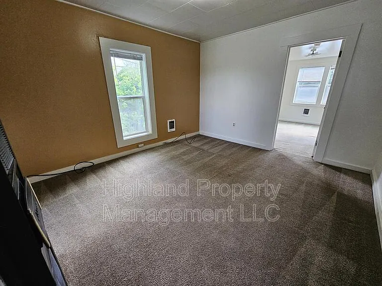 325 NE Kamiaken St #4 — Photo 2