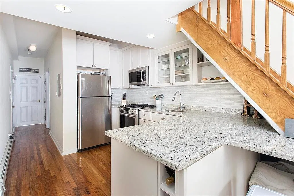 2 bed, 2.0 bath, 1064 sqft, $4,200 — Photo 4