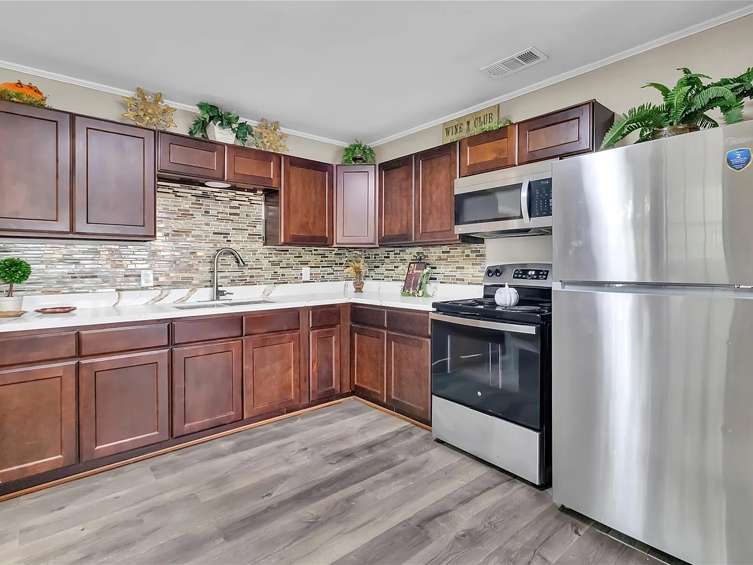 4 bed, 2.0 bath, 1596 sqft, $2,800 — Photo 4