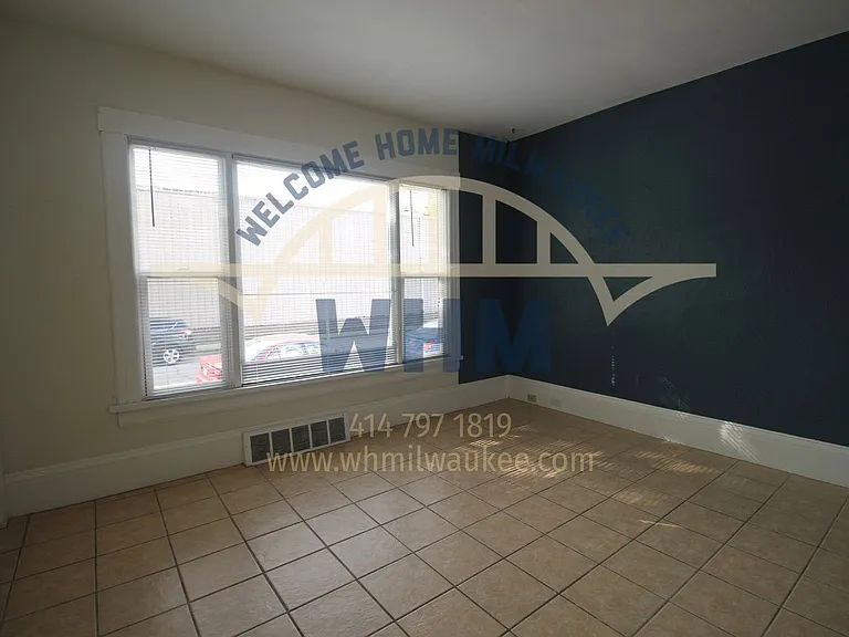 1140 N 50th Pl — Photo 4