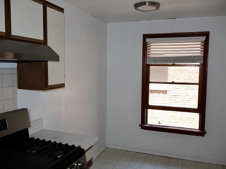 Burnside Apartments — Photo 8