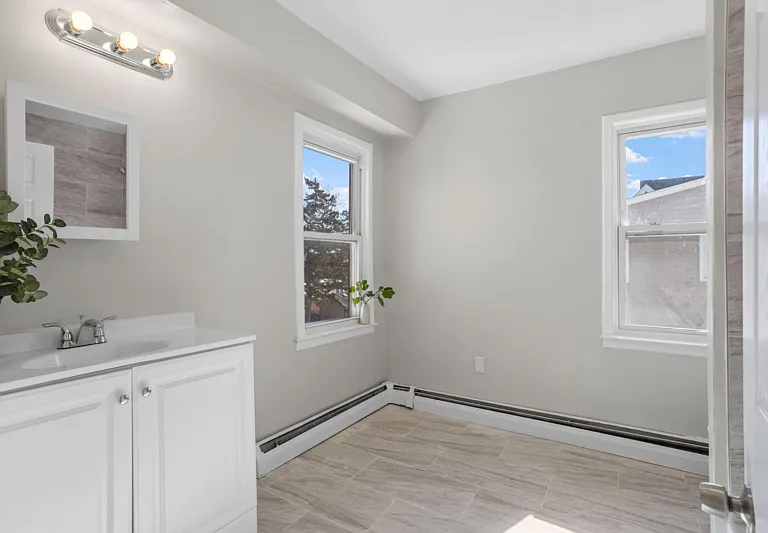 415 Wood St — Photo 5