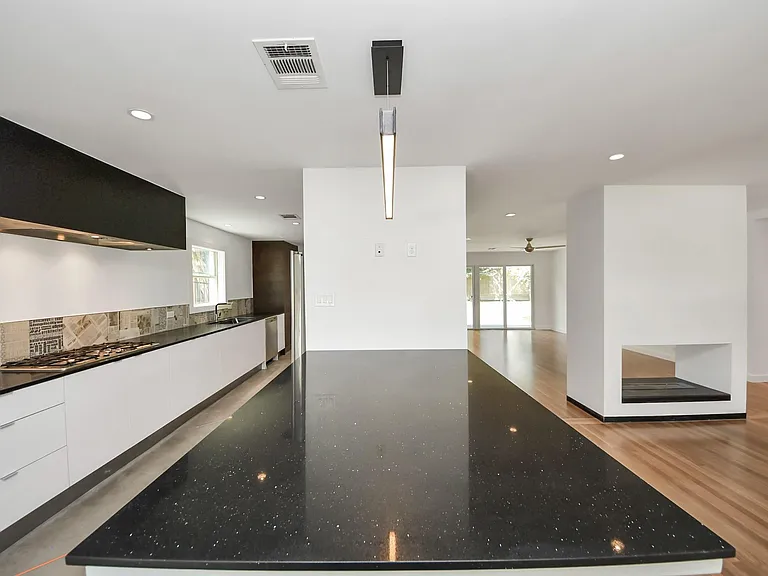 7610 Highmeadow Dr — Photo 23