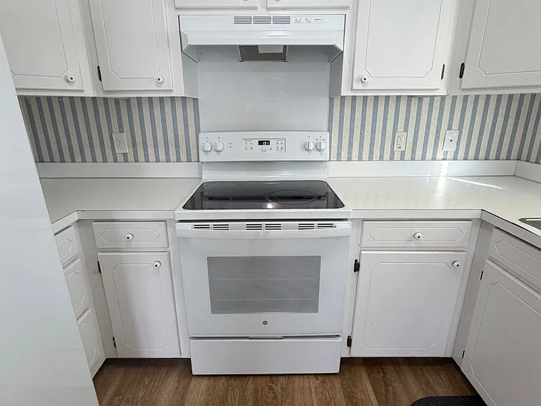 2421 Sexton Rd — Photo 17