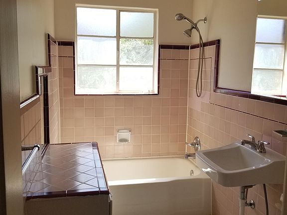 4th image of 526 W Roosevelt St #17